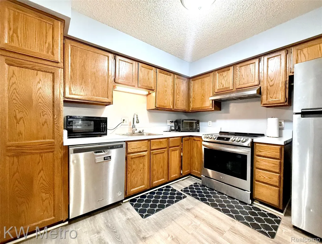 11773 Sycamore Drive Plymouth City MI 48170