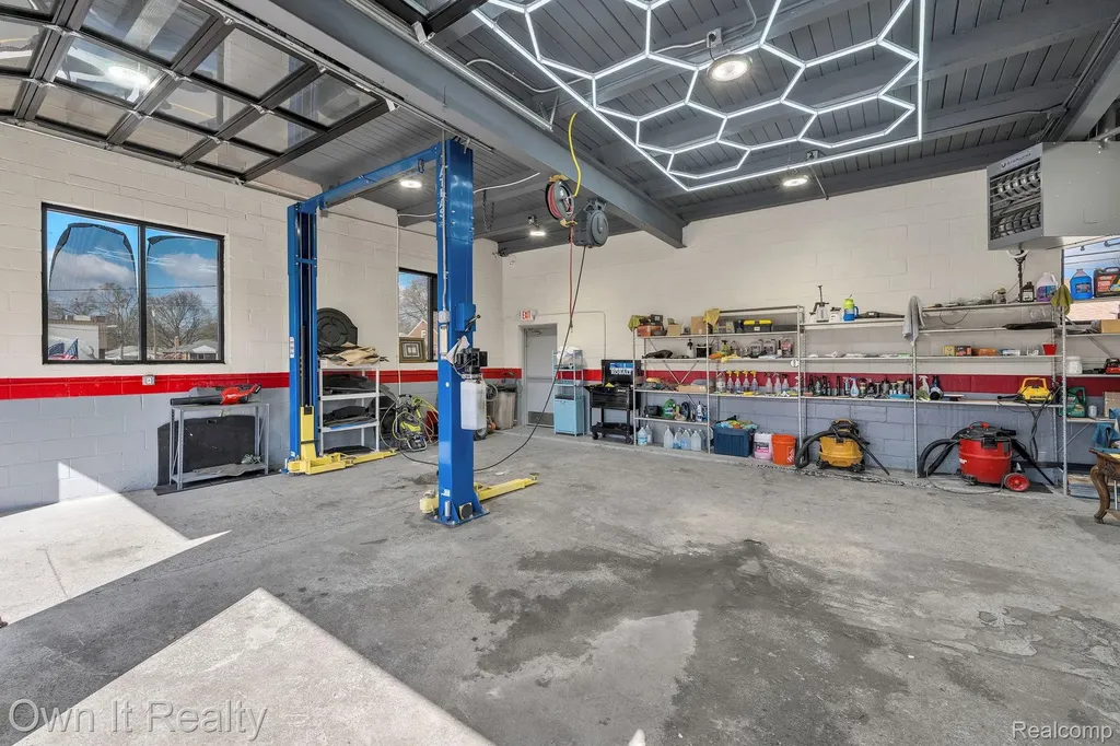 17120 Ecorse Road Allen Park City MI 48101