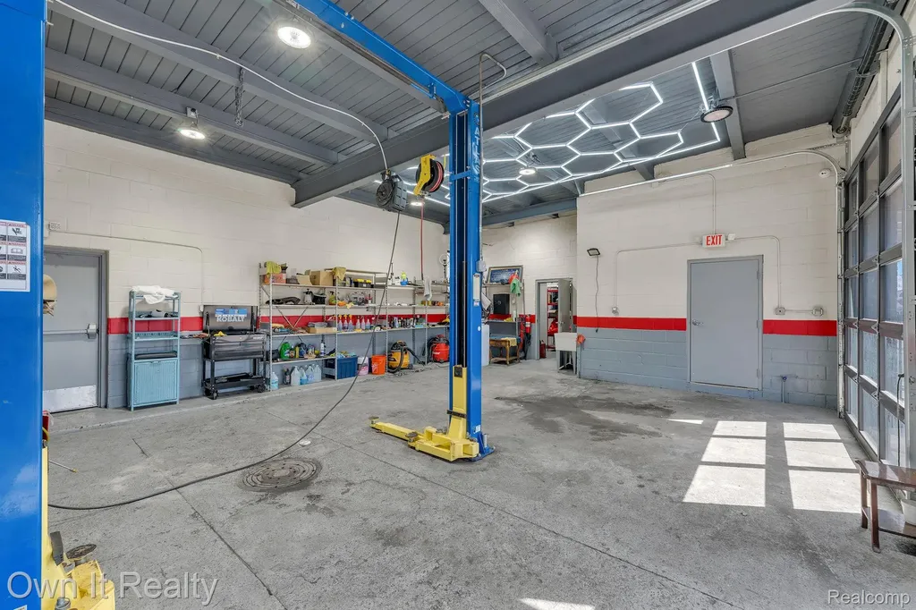 17120 Ecorse Road Allen Park City MI 48101