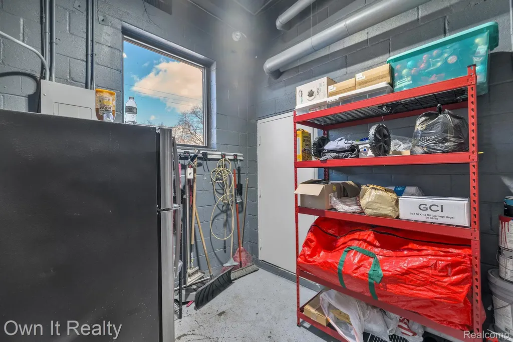 17120 Ecorse Road Allen Park City MI 48101