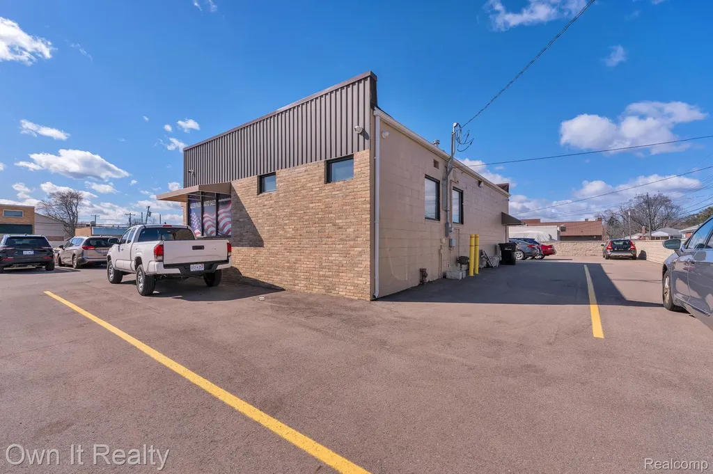 17120 Ecorse Road Allen Park City MI 48101