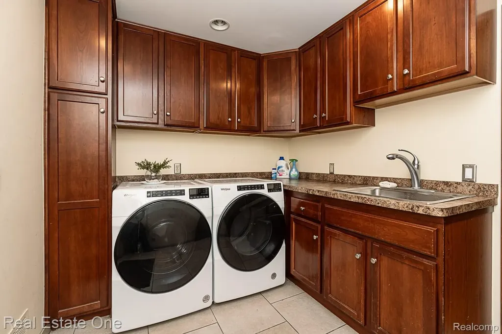 1171 Springwood Lane Rochester Hills City MI 48309
