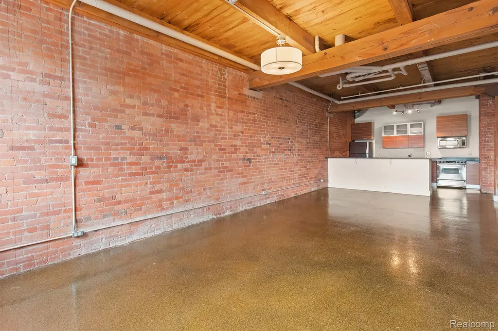 6533 E Jefferson Avenue Detroit City MI 48207