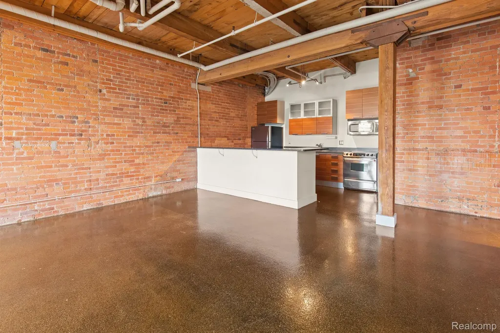 6533 E Jefferson Avenue Detroit City MI 48207