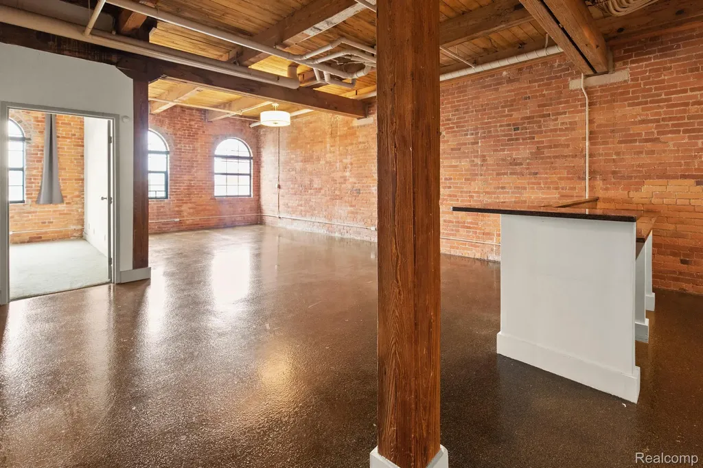 6533 E Jefferson Avenue Detroit City MI 48207