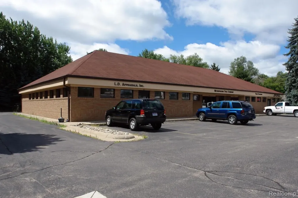 7805 Cooley Lake Road West Bloomfield Charter Township MI 48324