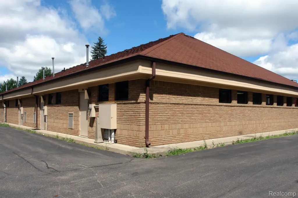 7805 Cooley Lake Road West Bloomfield Charter Township MI 48324
