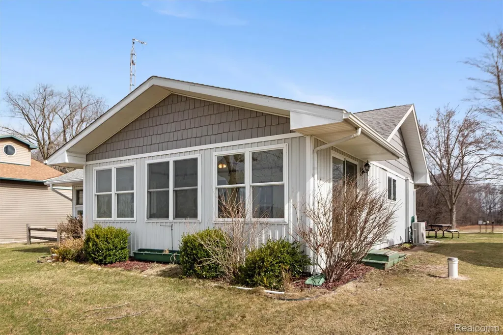 632 Dorbert Drive Waterloo Township MI 49259