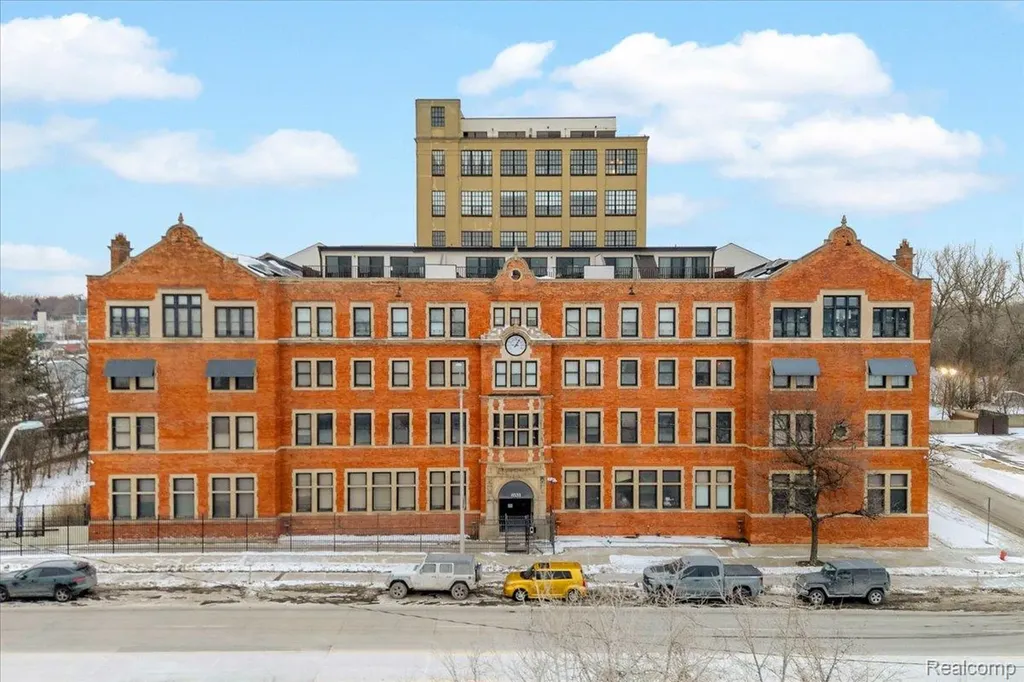 6533 E Jefferson Avenue Detroit City MI 48207