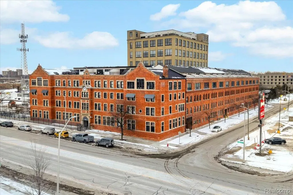 6533 E Jefferson Avenue Detroit City MI 48207