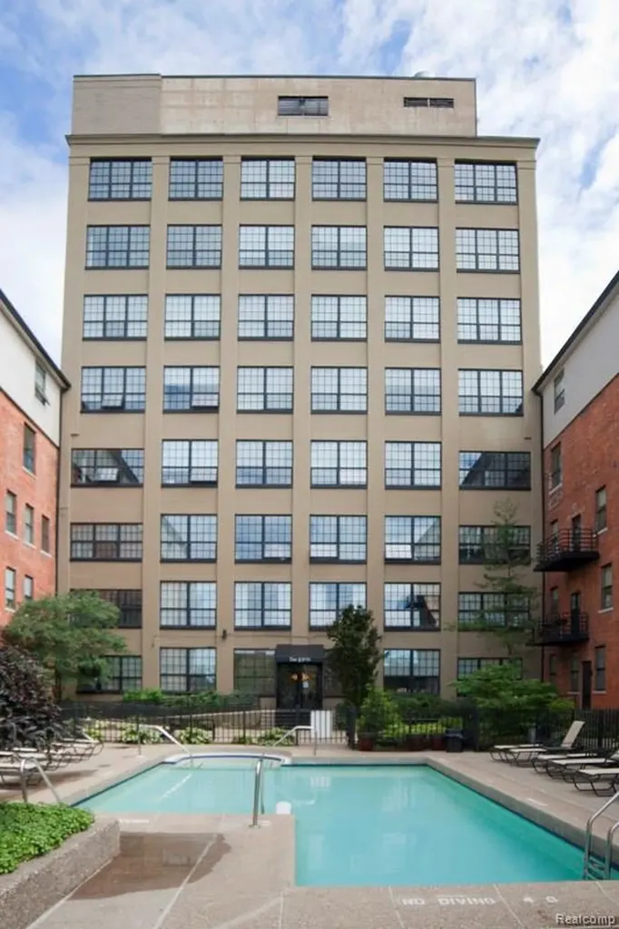 6533 E Jefferson Avenue Detroit City MI 48207