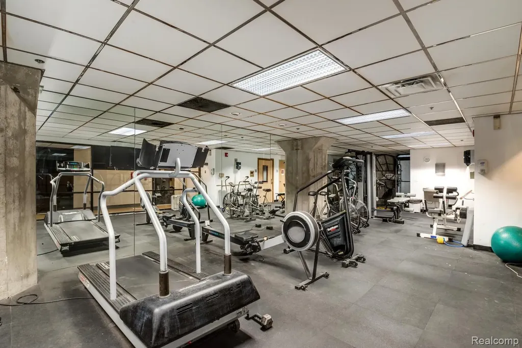 6533 E Jefferson Avenue Detroit City MI 48207