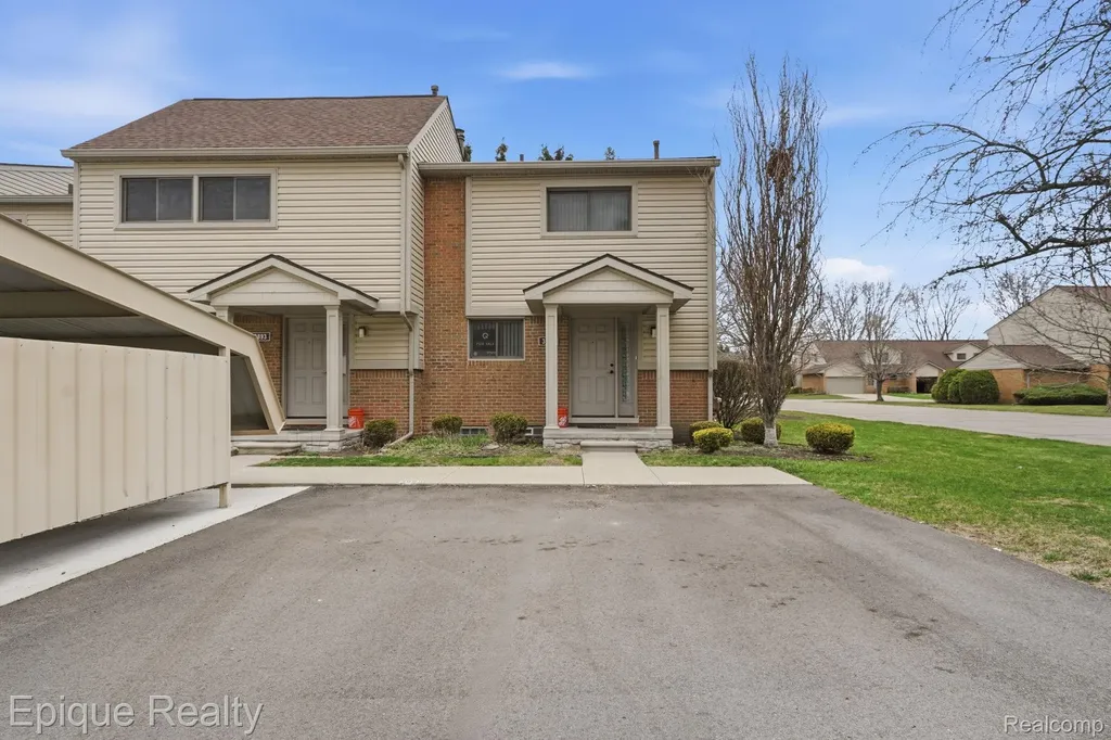 3895 Old Creek Road Troy City MI 48084