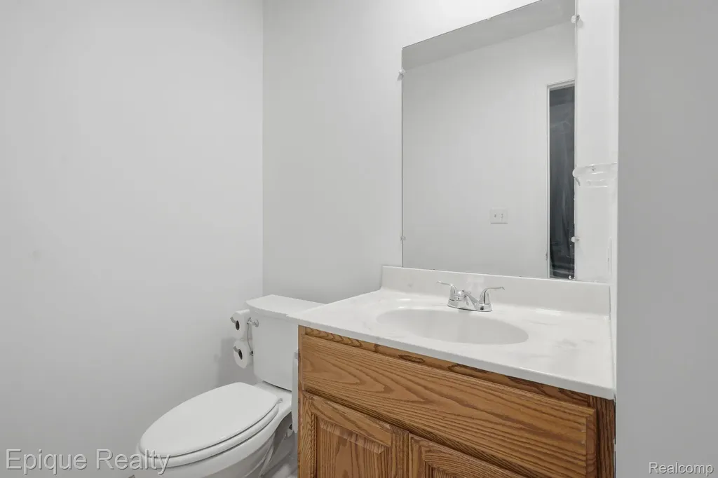 3895 Old Creek Road Troy City MI 48084