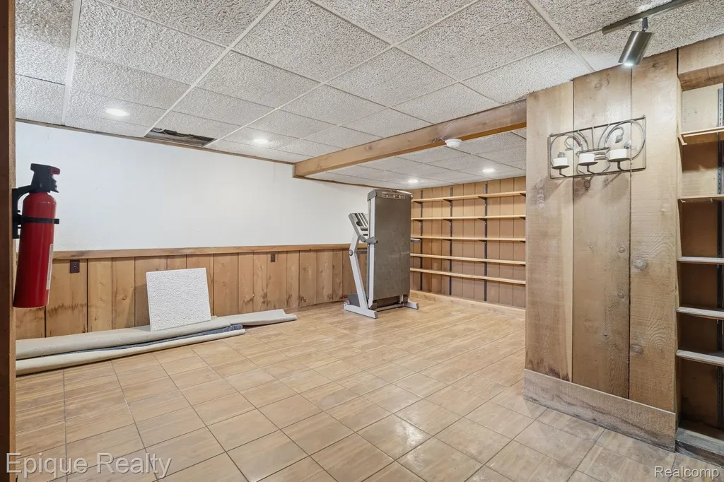 3895 Old Creek Road Troy City MI 48084