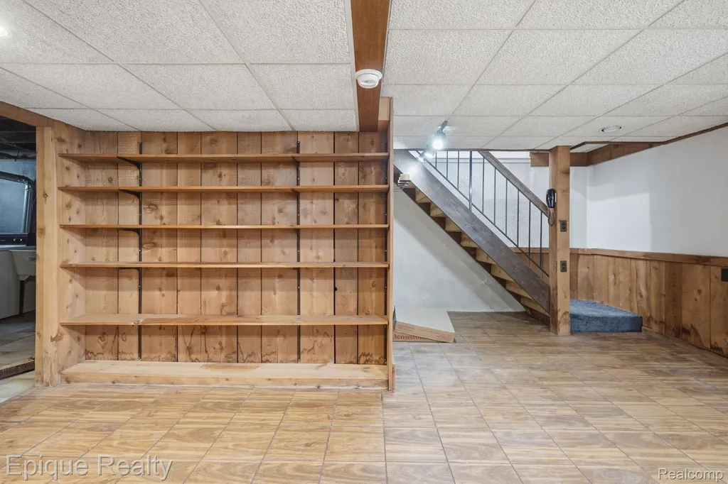 3895 Old Creek Road Troy City MI 48084