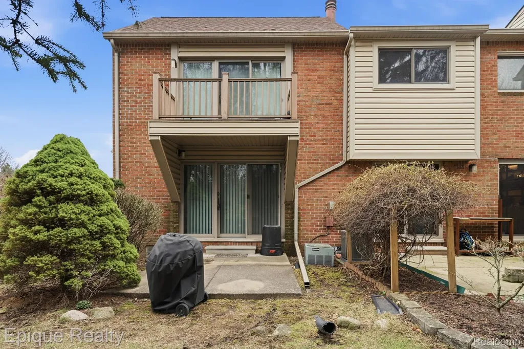 3895 Old Creek Road Troy City MI 48084