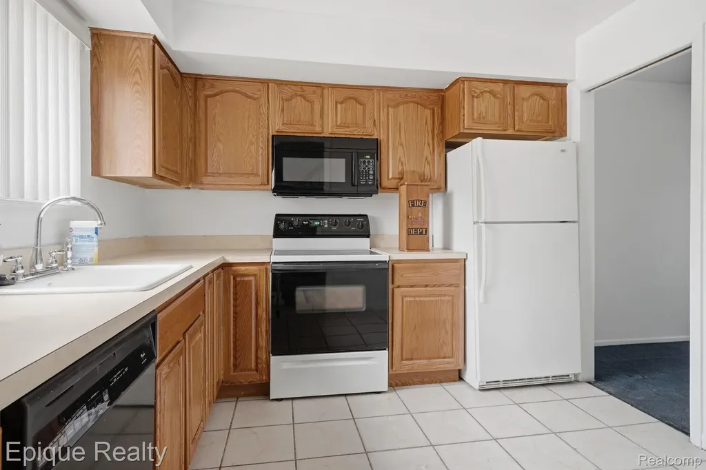 3895 Old Creek Road Troy City MI 48084