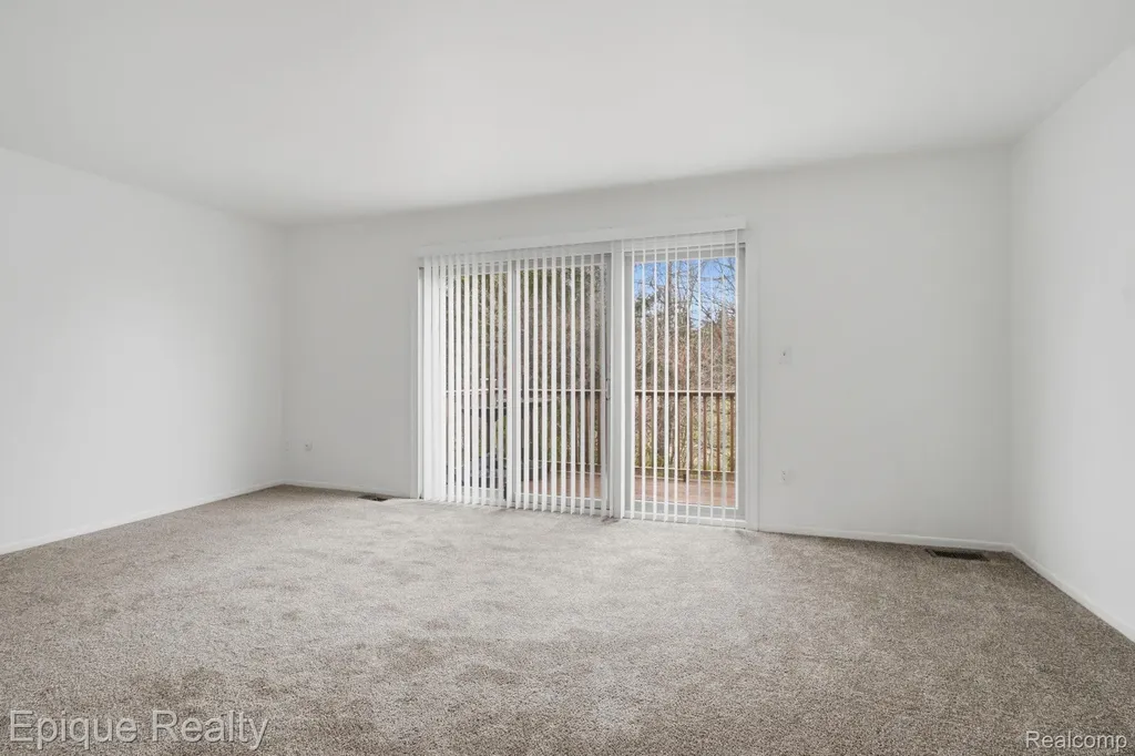 3895 Old Creek Road Troy City MI 48084