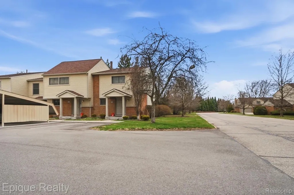 3895 Old Creek Road Troy City MI 48084