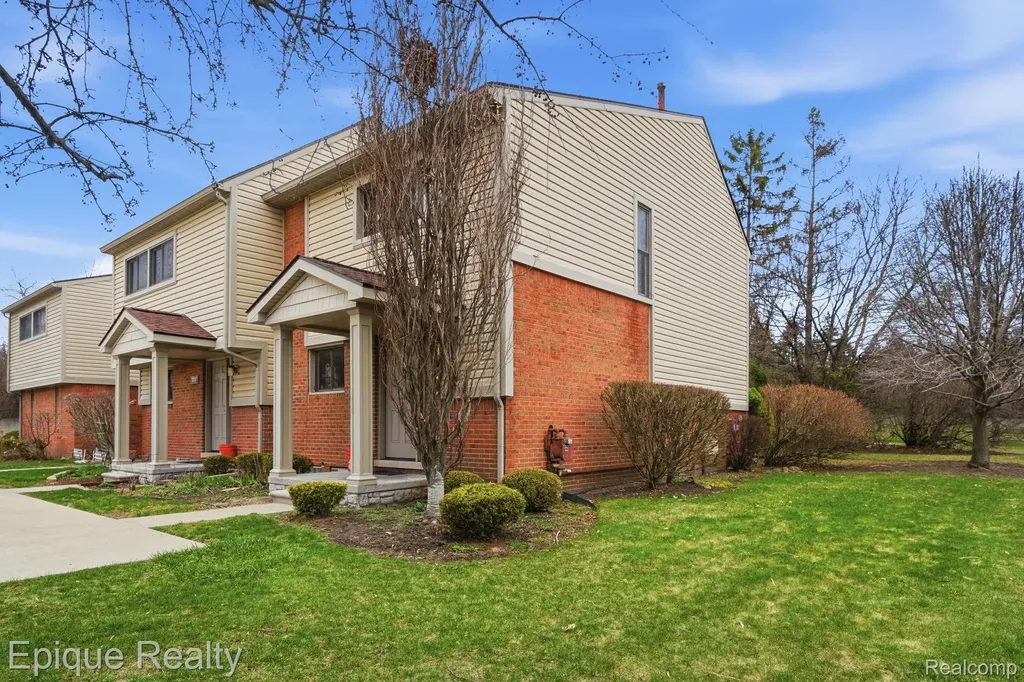 3895 Old Creek Road Troy City MI 48084