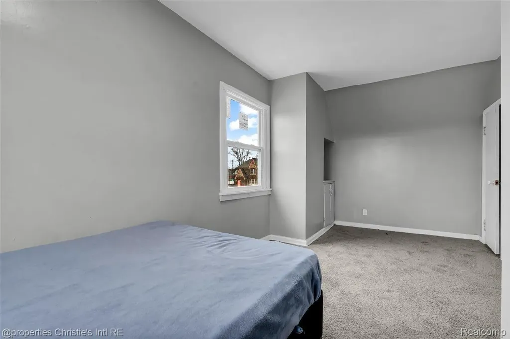 5281 Alter Road Detroit City MI 48224