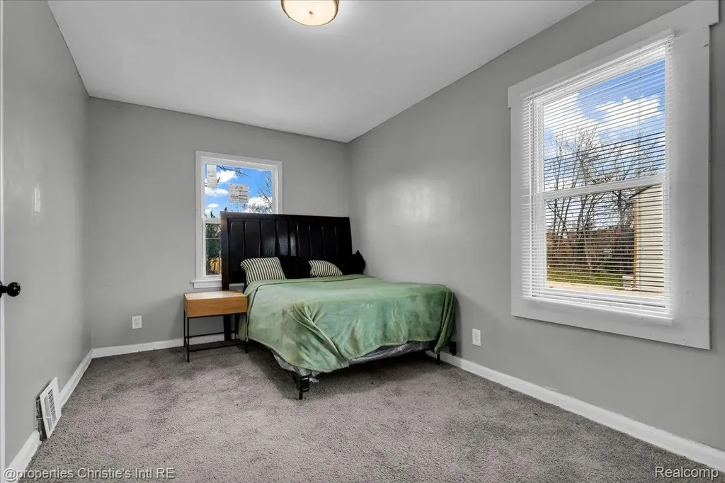 5281 Alter Road Detroit City MI 48224