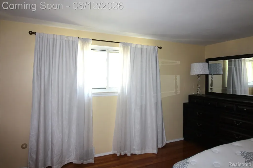 20165 Merle Court Clinton Charter Township MI 48035