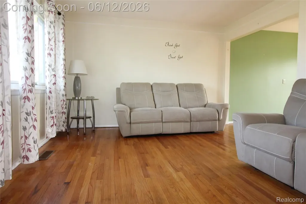 20165 Merle Court Clinton Charter Township MI 48035