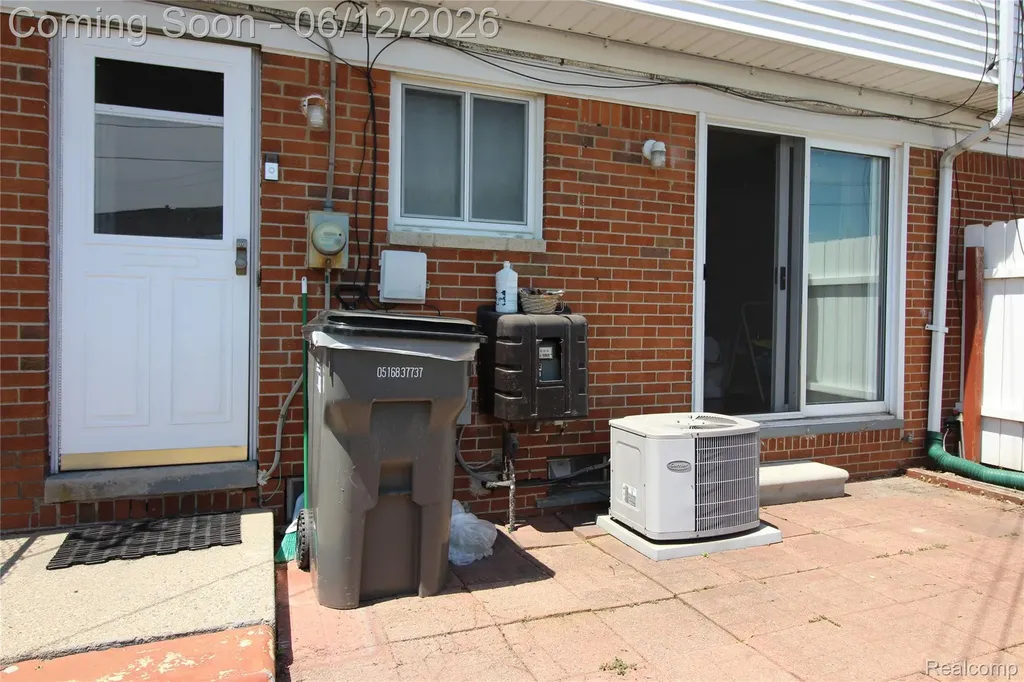 20165 Merle Court Clinton Charter Township MI 48035