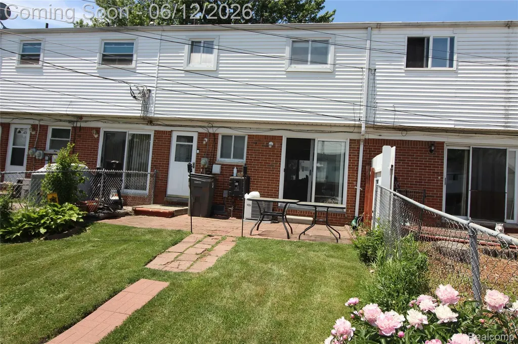20165 Merle Court Clinton Charter Township MI 48035