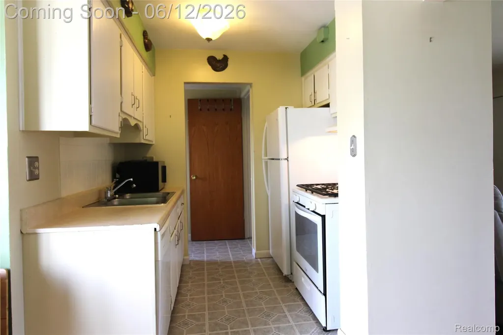 20165 Merle Court Clinton Charter Township MI 48035