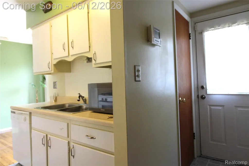 20165 Merle Court Clinton Charter Township MI 48035