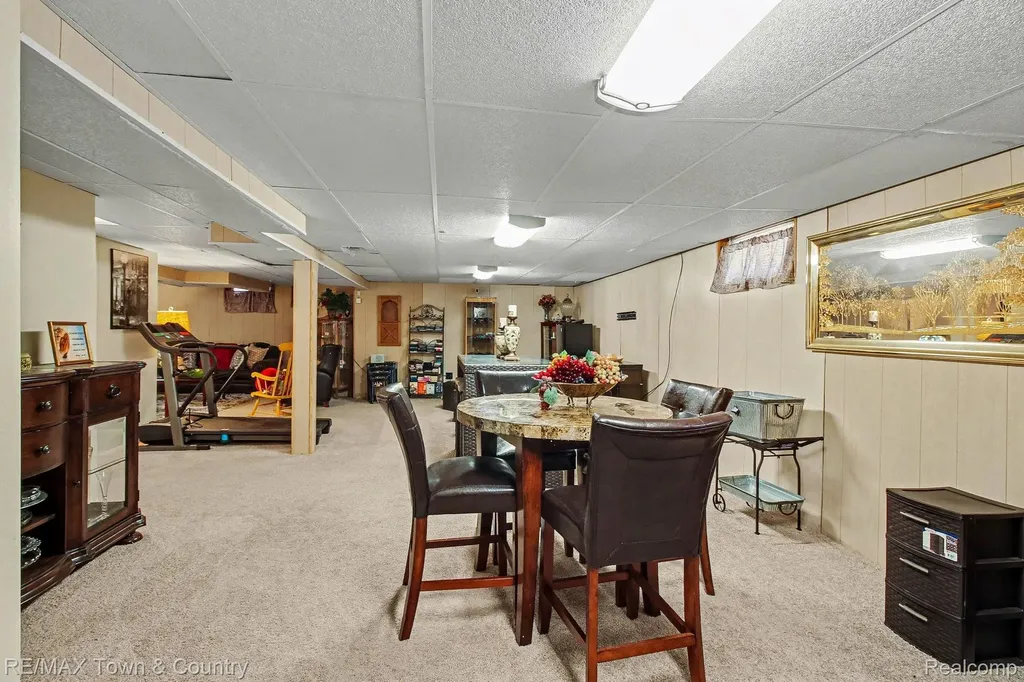2442 Valley Oaks Circle Flint Charter Township MI 48532