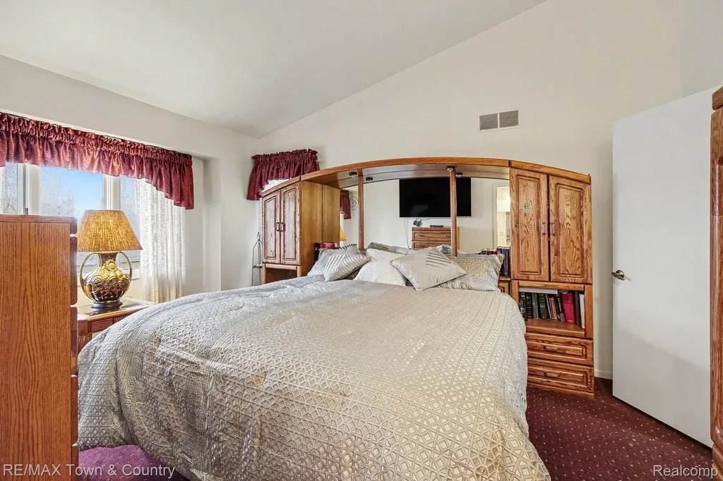 2442 Valley Oaks Circle Flint Charter Township MI 48532