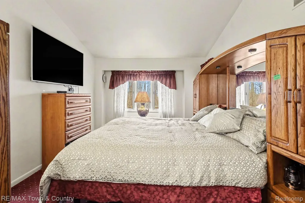 2442 Valley Oaks Circle Flint Charter Township MI 48532