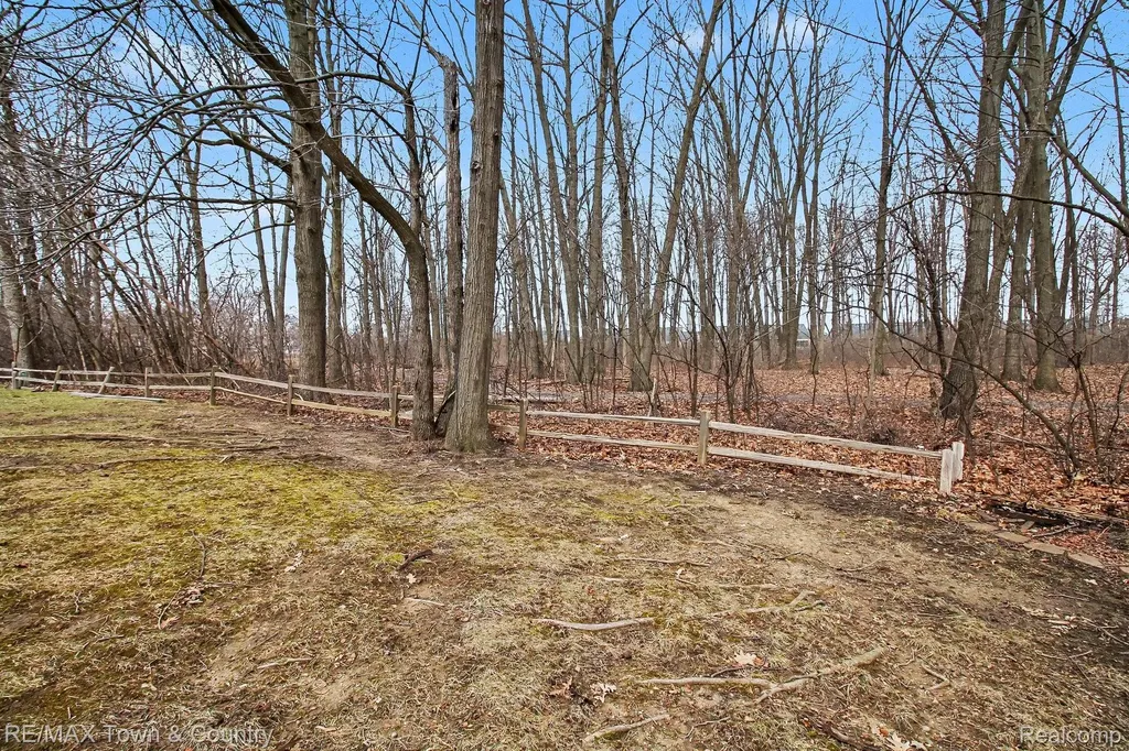 2442 Valley Oaks Circle Flint Charter Township MI 48532