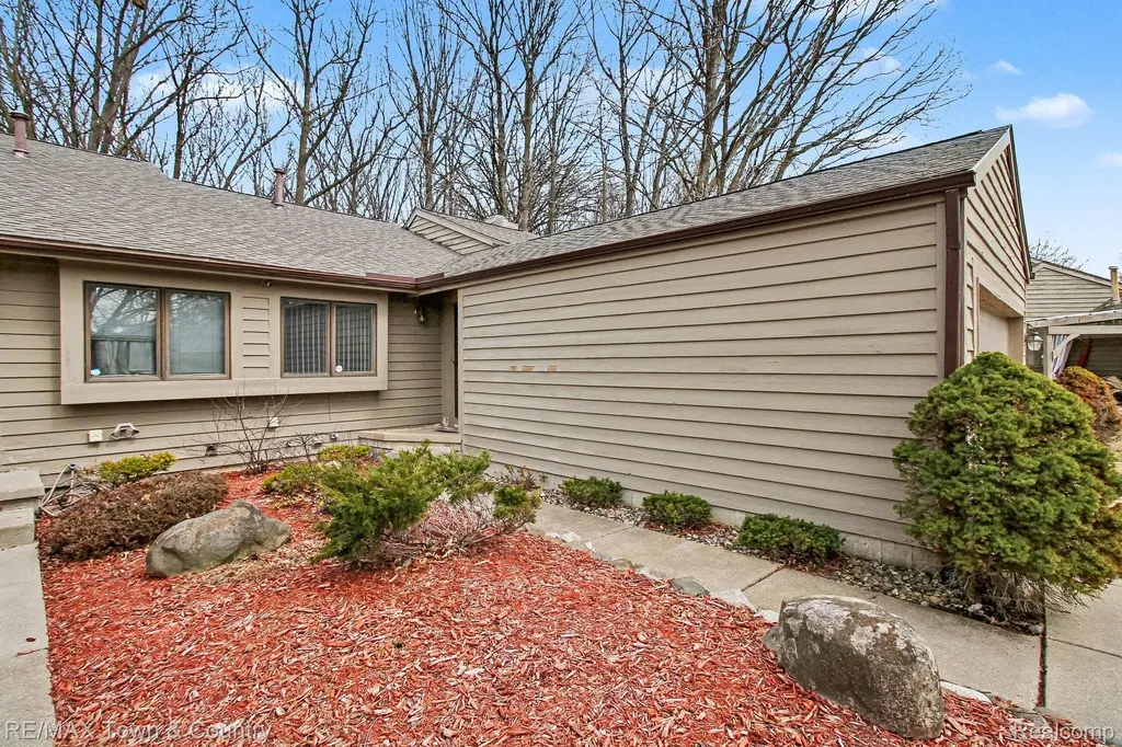 2442 Valley Oaks Circle Flint Charter Township MI 48532
