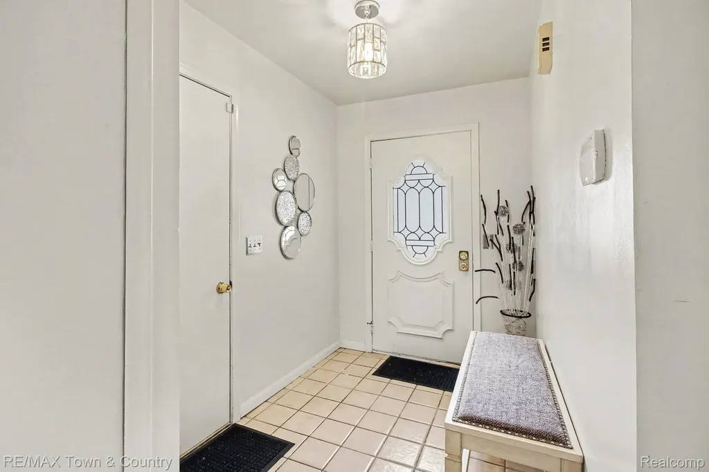 2442 Valley Oaks Circle Flint Charter Township MI 48532