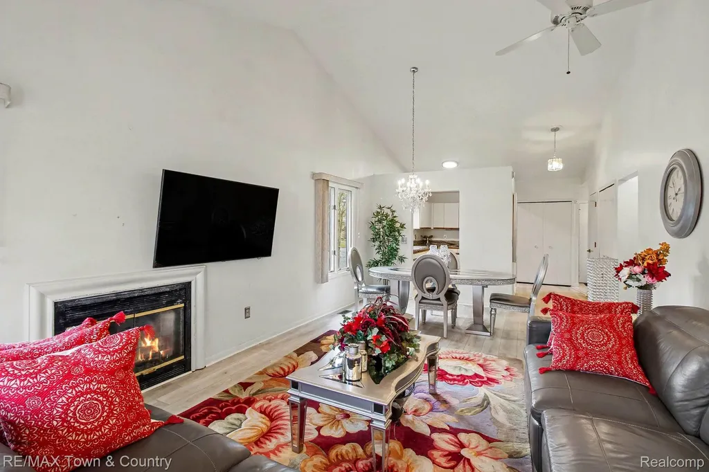 2442 Valley Oaks Circle Flint Charter Township MI 48532