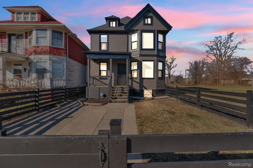 2575 Harding Street Detroit City MI 48214