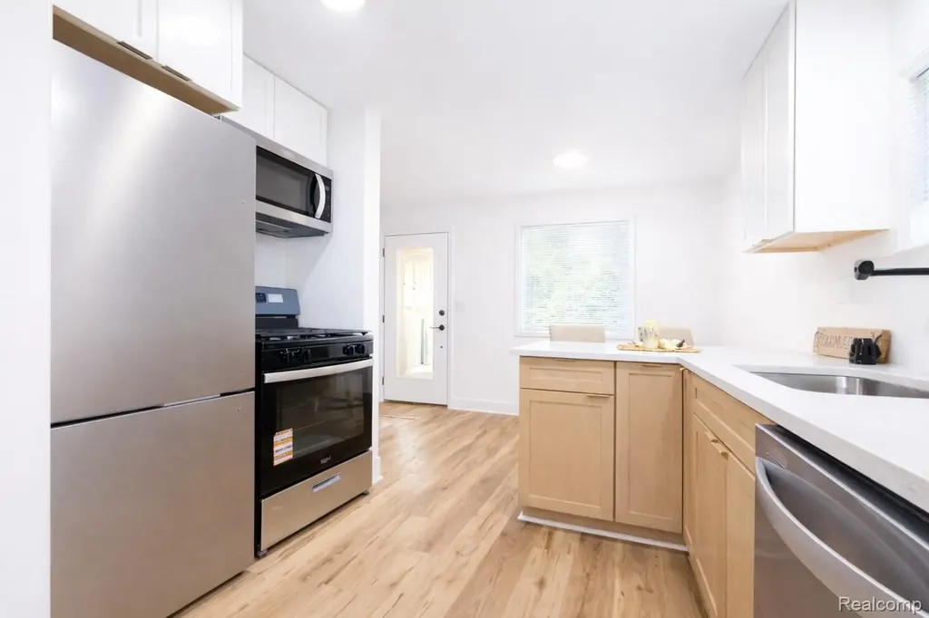 359 Edgewood Place Ferndale City MI 48220