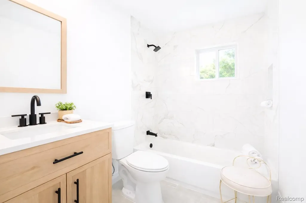 359 Edgewood Place Ferndale City MI 48220