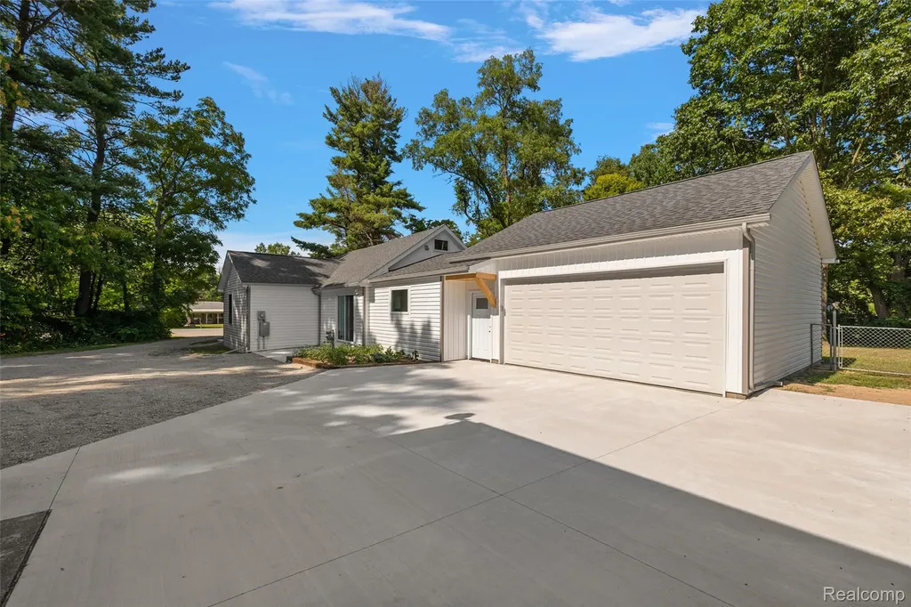 5771 Gratiot Avenue St. Clair Township MI 48079