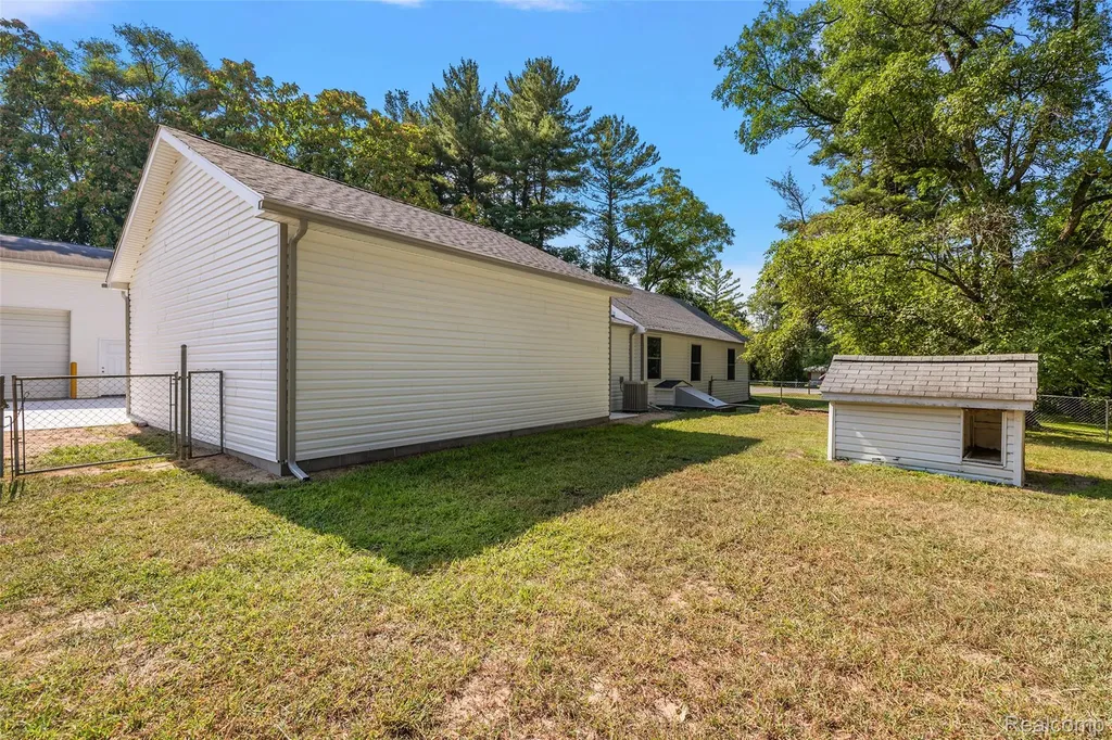 5771 Gratiot Avenue St. Clair Township MI 48079
