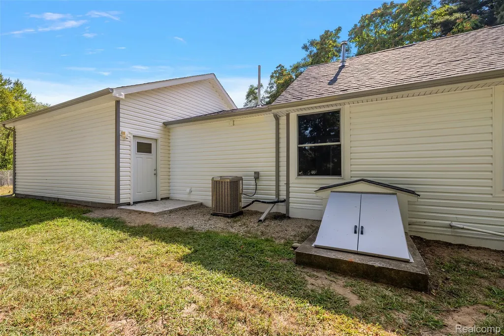 5771 Gratiot Avenue St. Clair Township MI 48079