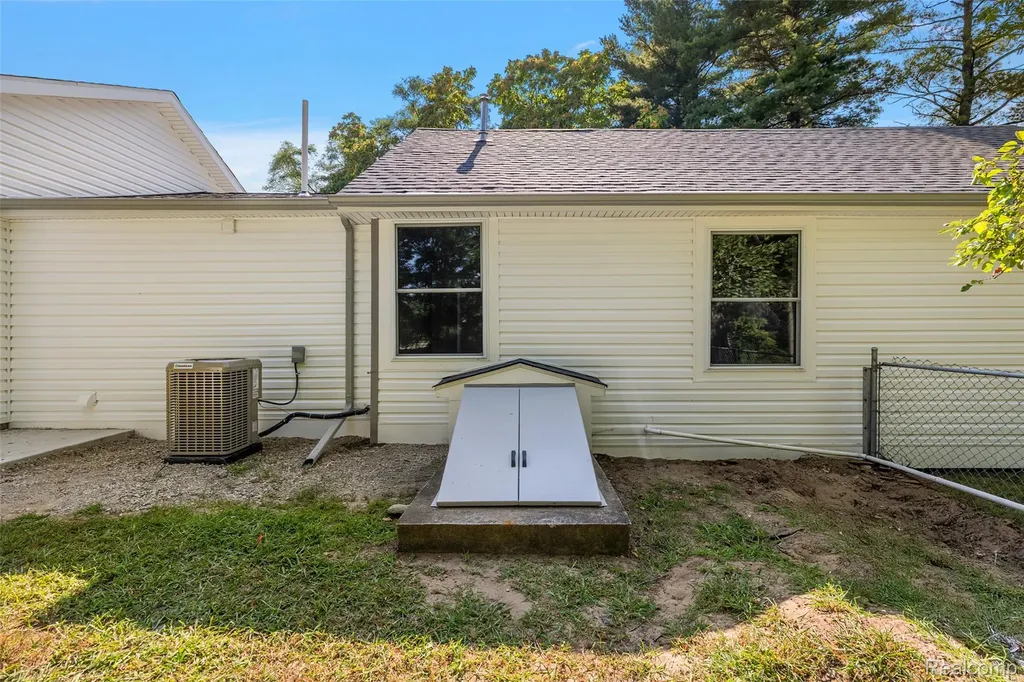 5771 Gratiot Avenue St. Clair Township MI 48079