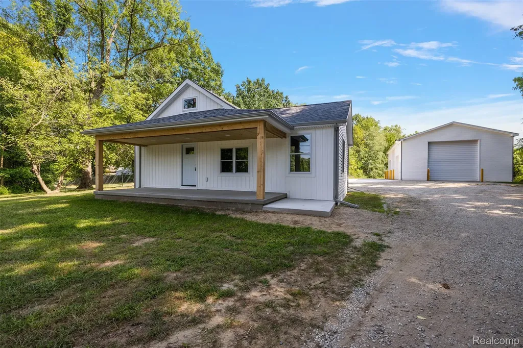 5771 Gratiot Avenue St. Clair Township MI 48079