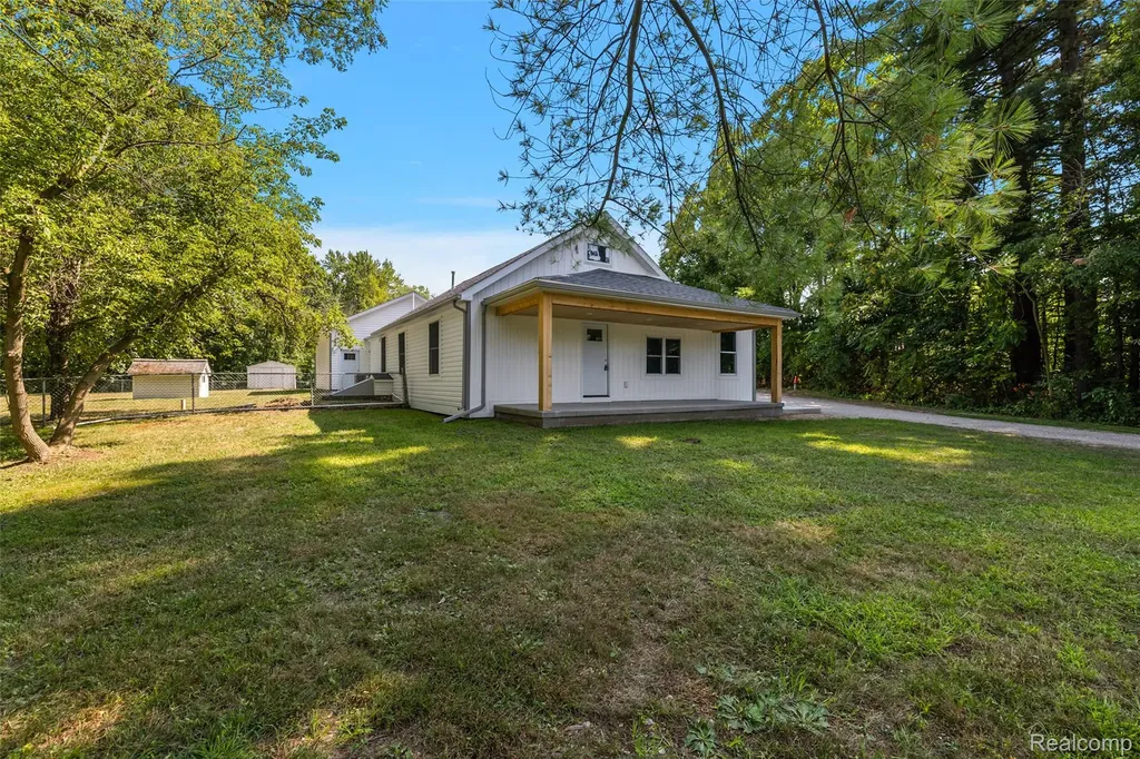 5771 Gratiot Avenue St. Clair Township MI 48079