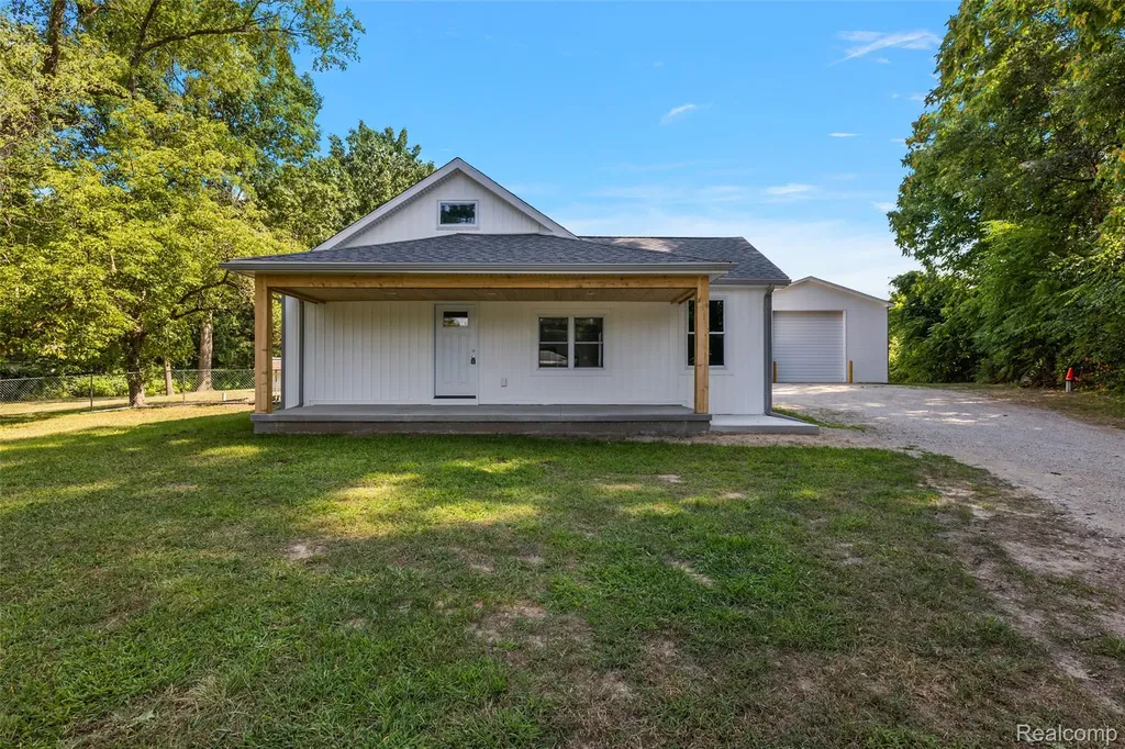 5771 Gratiot Avenue St. Clair Township MI 48079